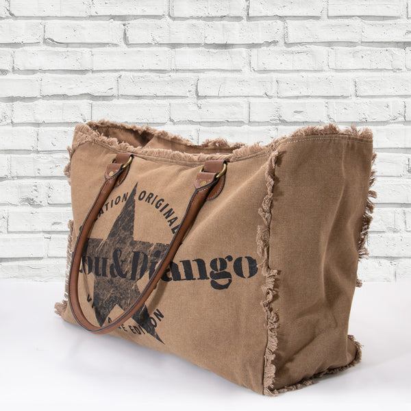 Vue côté cabas weekend, couleur havane, camel, beige foncé, brun. Sac toile coton doublée, anses cuir vegan, détails laiton. Grande capacité, 30 litres. froufrous, design original, été, plage, décontracté, vintage. zazou & django, étoile, marque française.