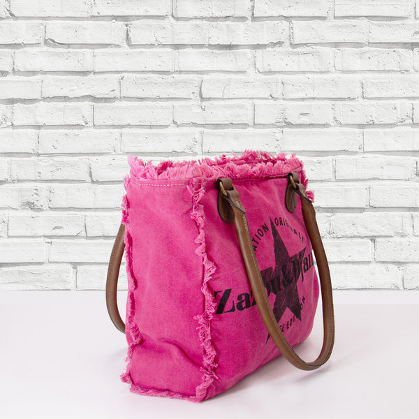 vue côté sac mini cabas quotidien couleur rose fuchsia, girly, pétillant, fluo, rose bonbon, framboise, vif. Toile doublée en coton, détails laitons et cuir vegan. Style décontracté, vintage, froufrous, plage, été. Design original zazou & django.